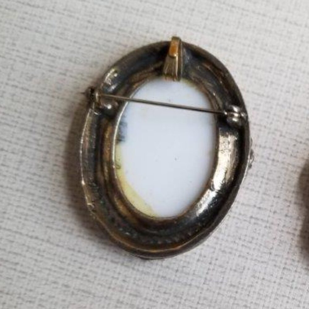 Cameo Pins - Picture 4 of 5